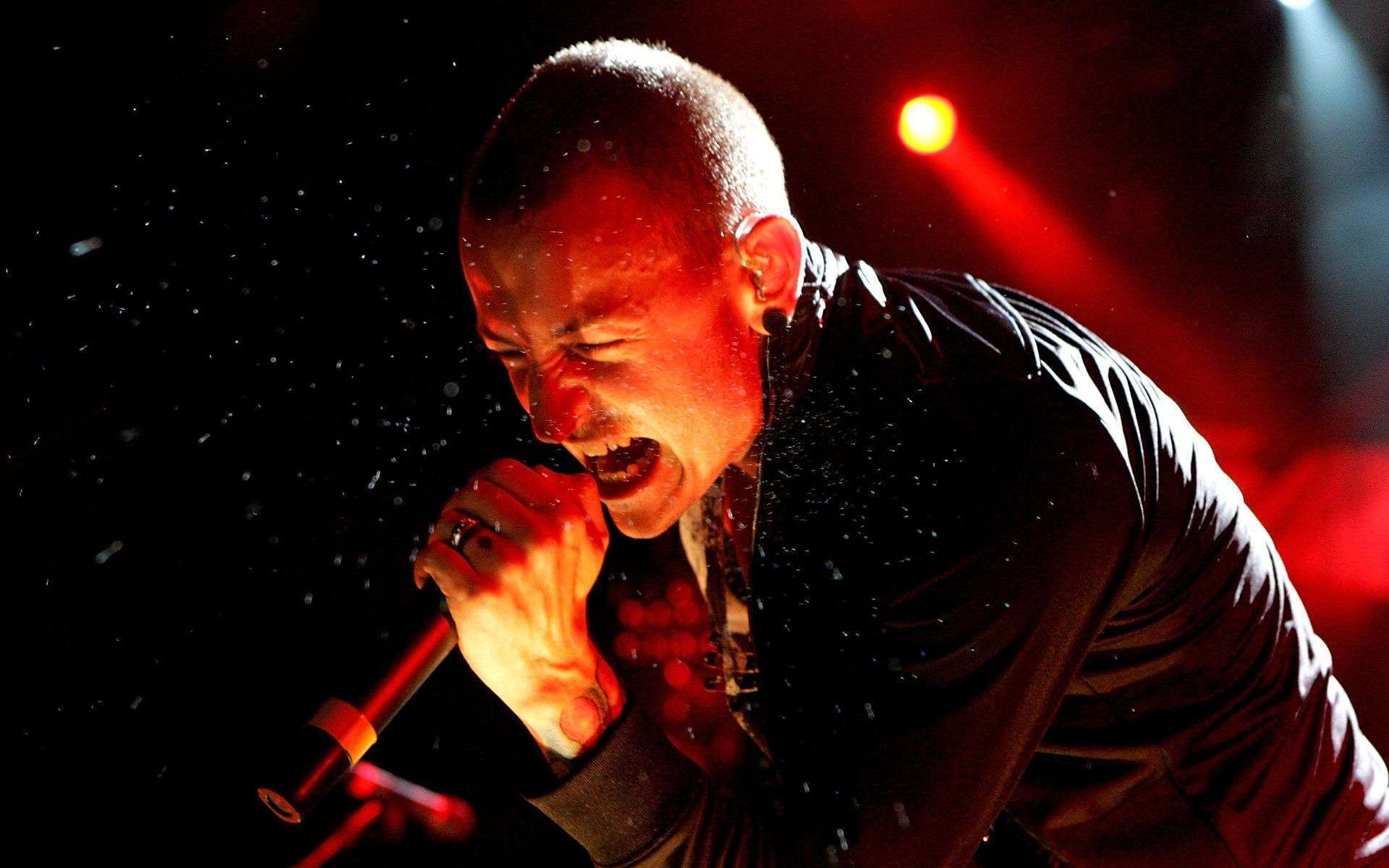 Band Ini Mau Menghidupkan Lagi Chester Bennington